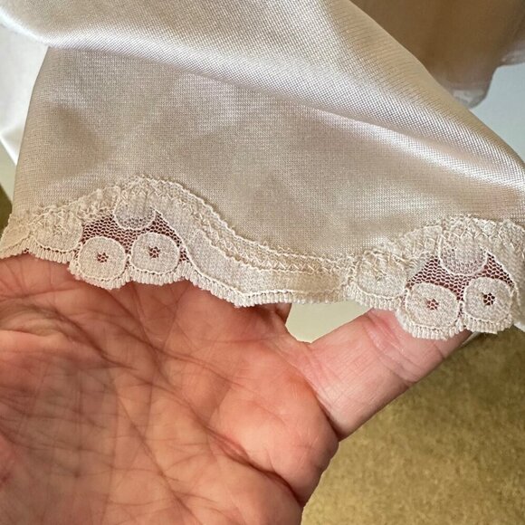 Vintage Warner's Frostings Slip | 34" Length | Nude| Lace Detail | Made in USA‎ - Picture 7 of 9